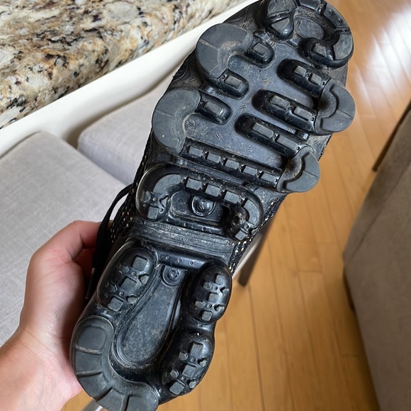 Nike Black and Gold vapormax - Picture 2 of 12